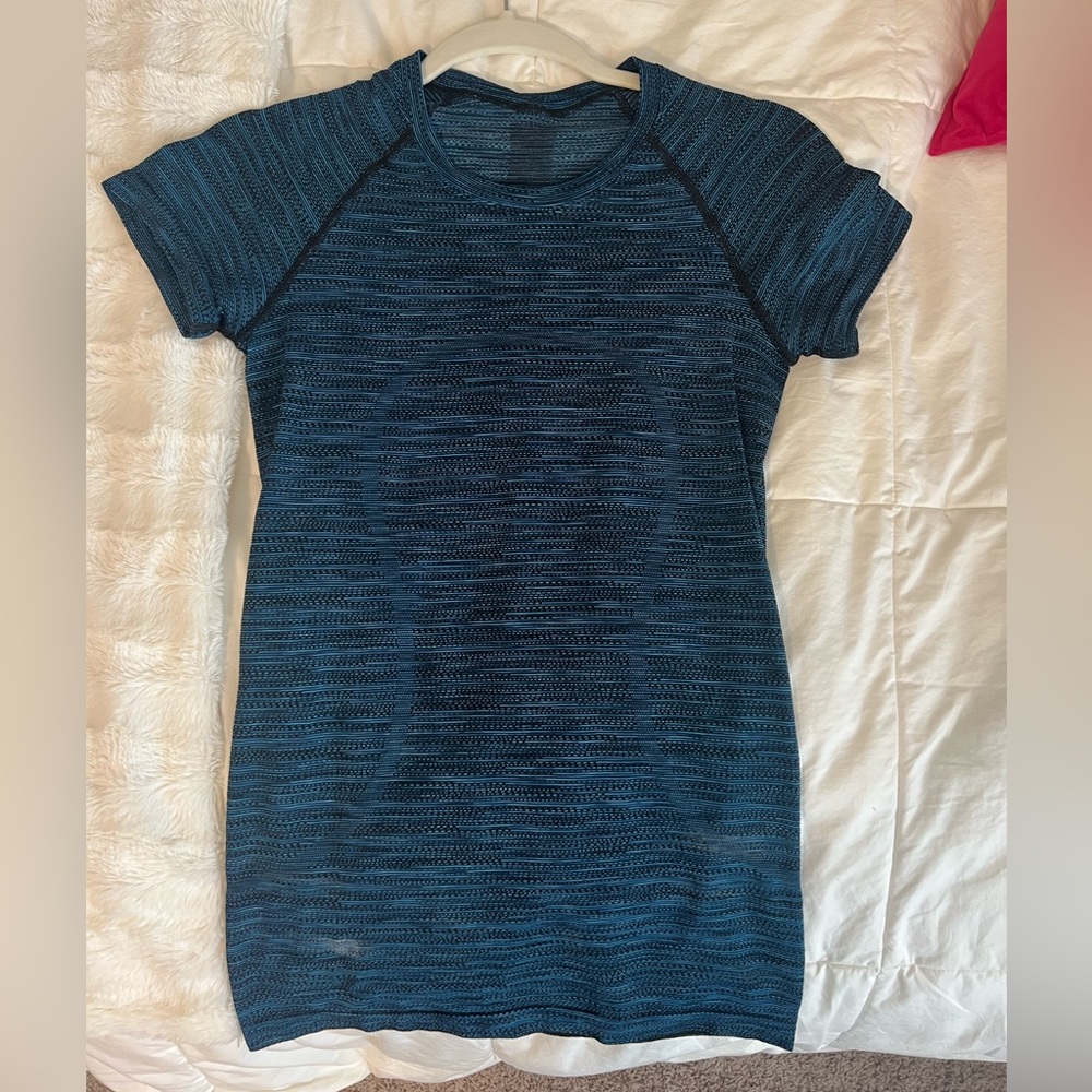 Lululemon Swiftly Tech Short Sleve 2.0. Size 4 - image 1